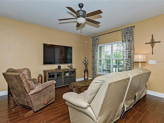 5th image of 915 Brandy Oaks Loop