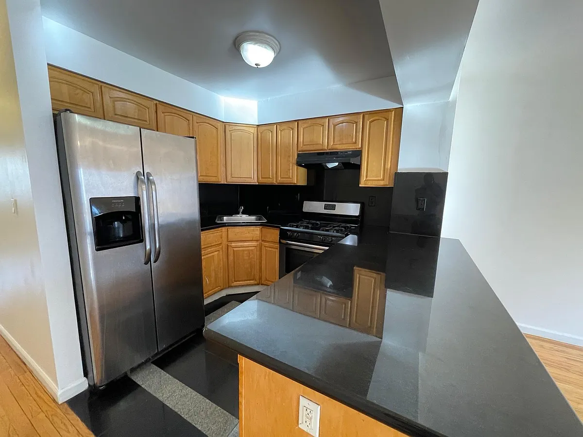 Building Photo - 601 Emerald St #2