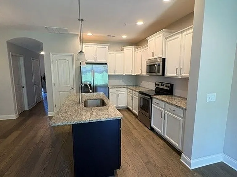 216 Bixby Private Ln — Photo 5