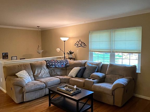 3rd image of 1886 Lindenhall Dr