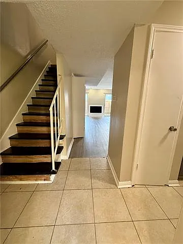 2 bed, 1.5 bath, 1087 sqft, $1,100 — Photo 2