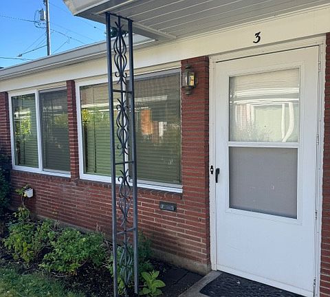 2nd image of 6739 SE Woodstock Blvd #3