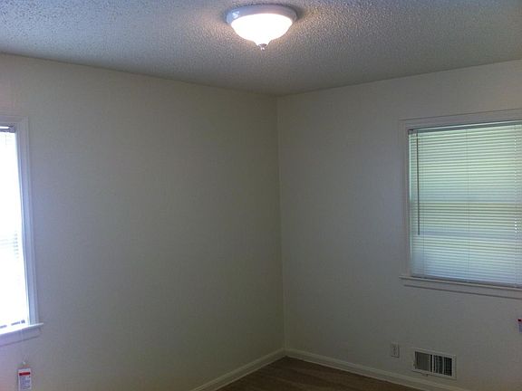 5th image of 10105 White Ave