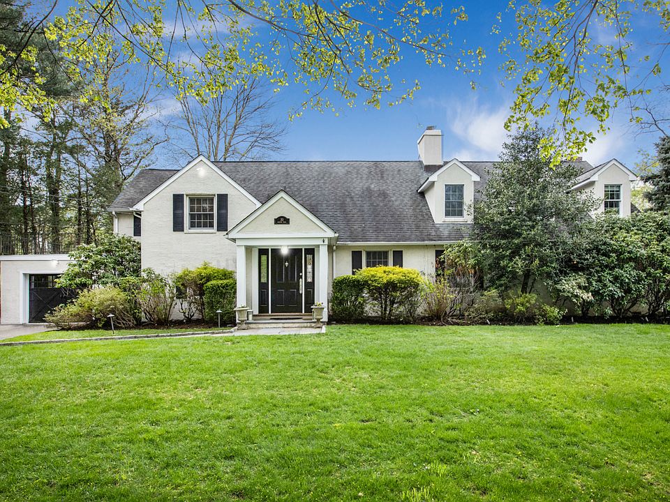 Welcome to 20 Genesee Trail!