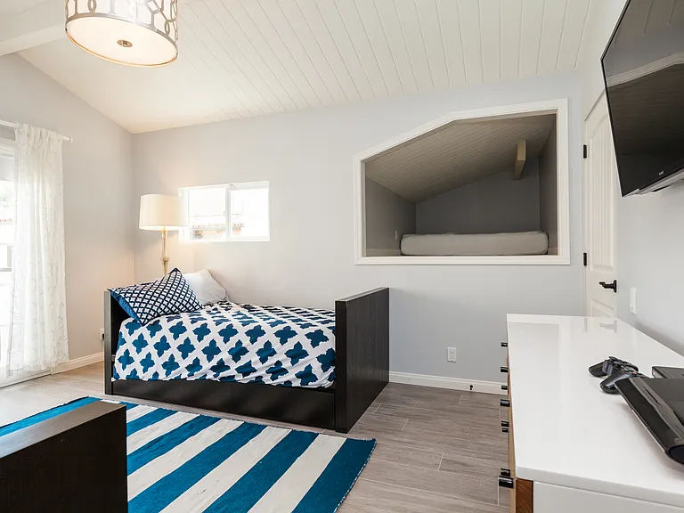 1037 Mandalay Beach Rd — Photo 20
