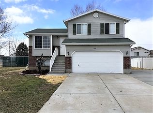 1969 N 1450 W, Clinton, UT 84015