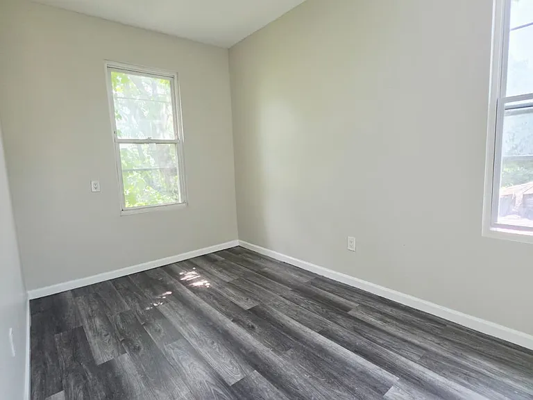 133 Stevens Ave #2L — Photo 2