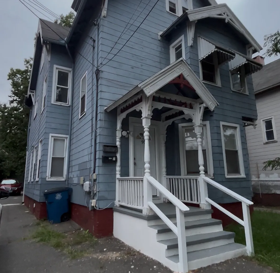 4 bed, 2025 sqft, $2,200 — Photo 1