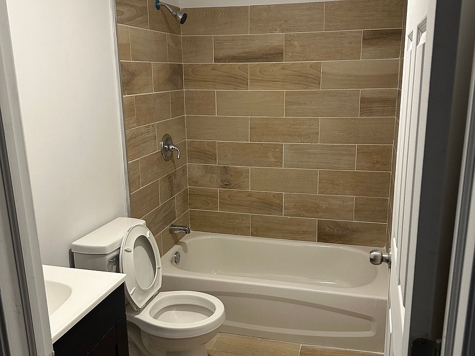 2nd image of 24 N 3rd St #201