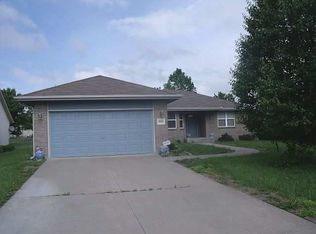 2812 SW Indian Hills Rd, Topeka, KS 66614