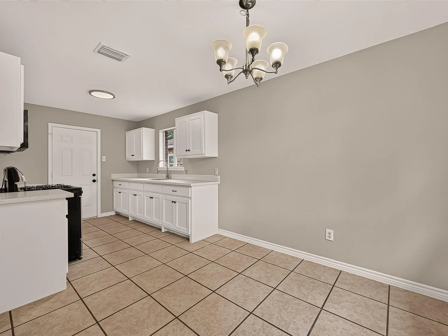 3 bed, 2.0 bath, 1160 sqft, $1,650 — Photo 4