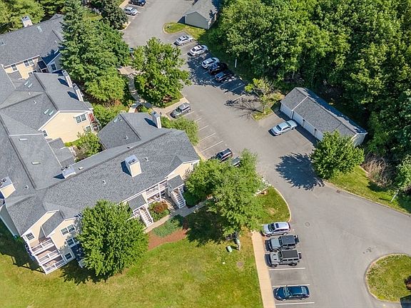 5th image of 89 Bradford Commons Ln Unit 89