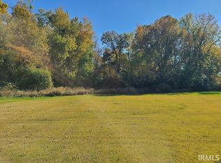 2 E Dogleg Dr W, Syracuse, IN 46567