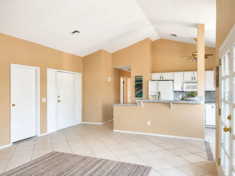 6117 W Ivanhoe St — Photo 4