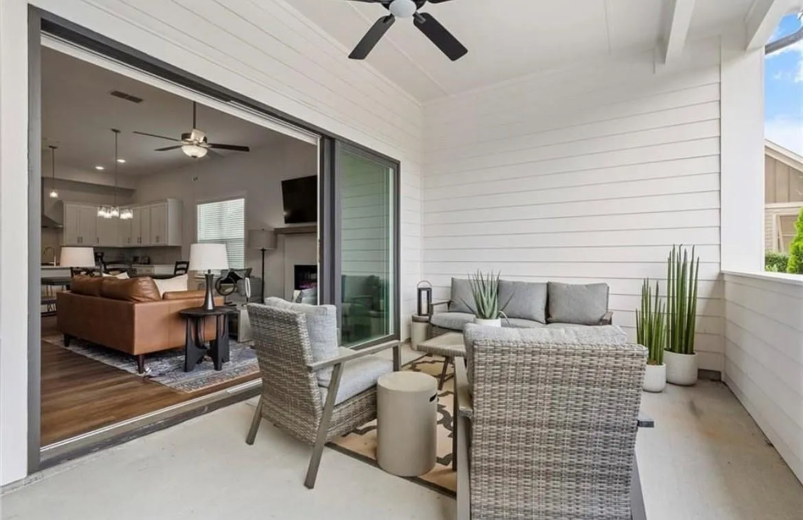 3 bed, 2.5 bath, 1888 sqft, $2,800 — Photo 4