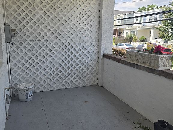 5th image of 316 Woodbine Ave