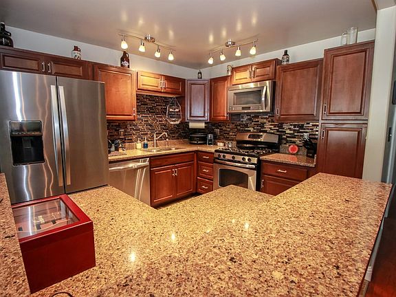 3rd image of 1734 Hall St