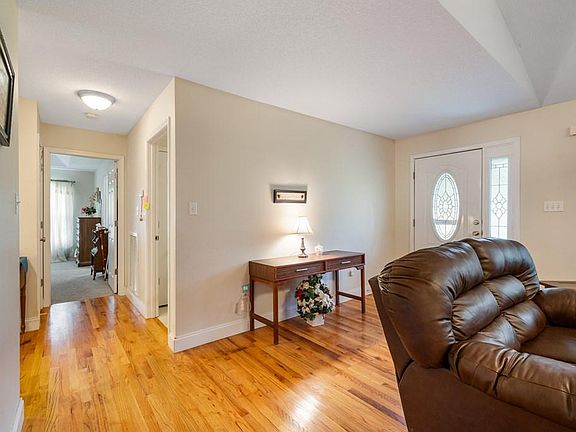 4th image of 96 Brookstone Dr