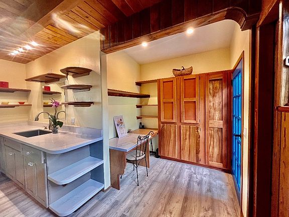 4th image of 12-7242 Mauka Nui St