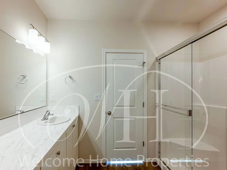 643 Ava St — Photo 25