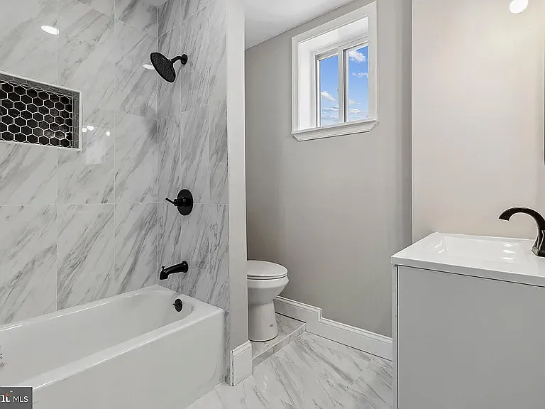 724 N Curley St — Photo 12
