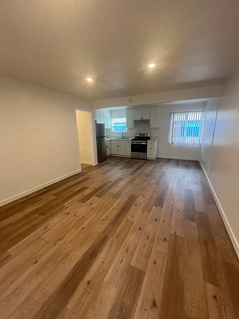 752 N. Marengo Ave. — Photo 1