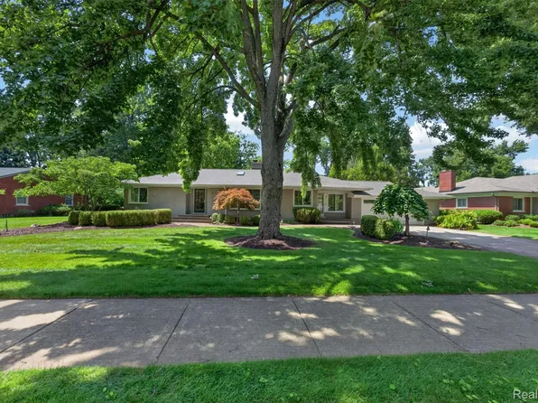 32873 Norchester St, Beverly Hills, MI 48025
