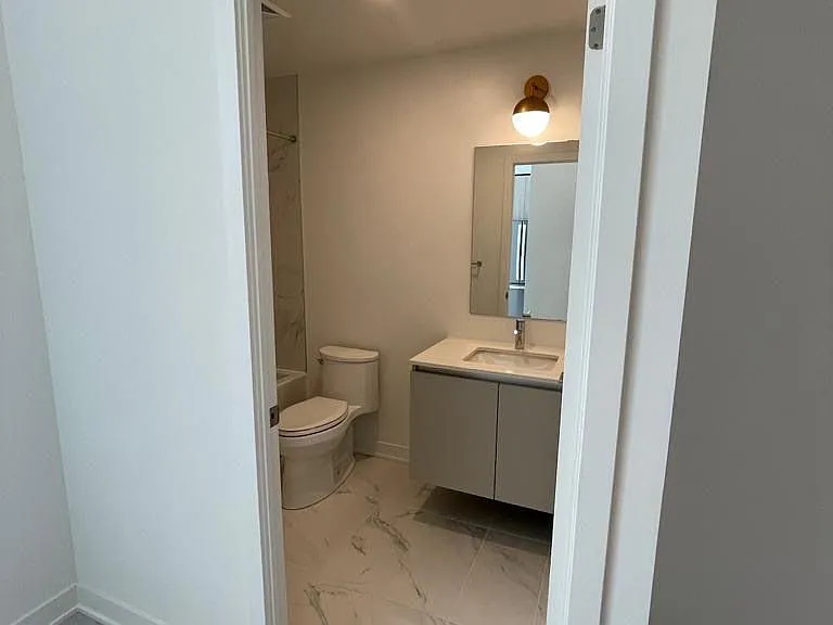 405 Dundas St W #104 — Photo 11