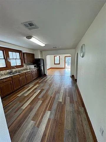 519 Farrington Dr — Photo 6