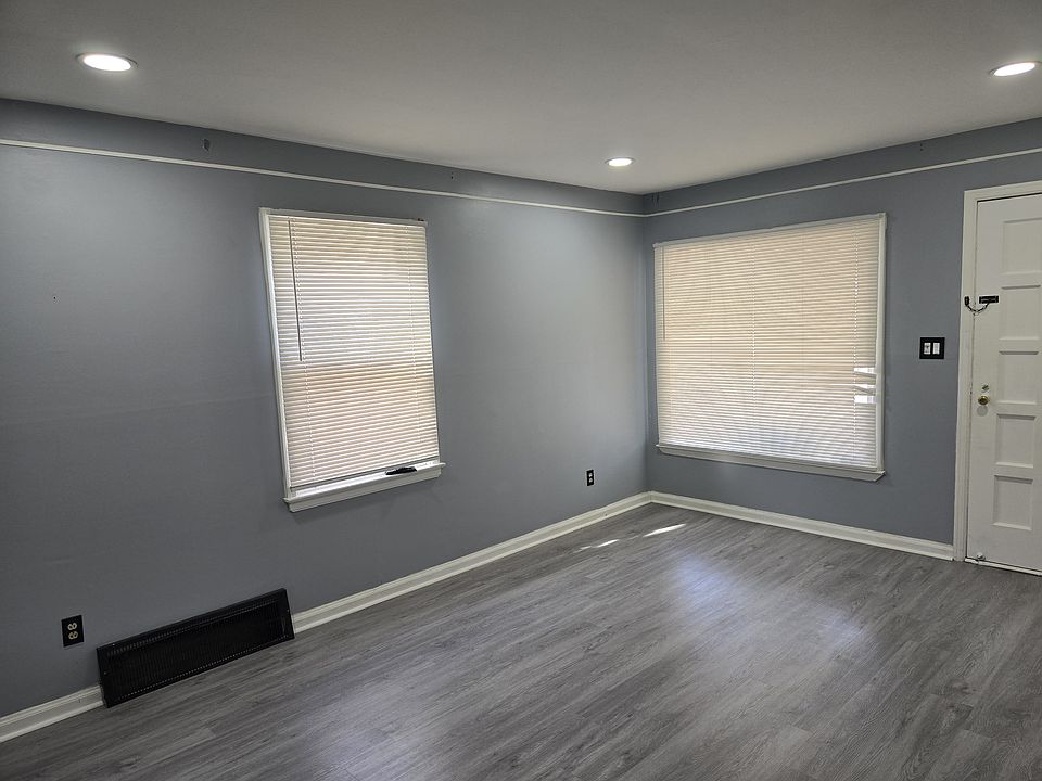24901 Cooke St, photo 2