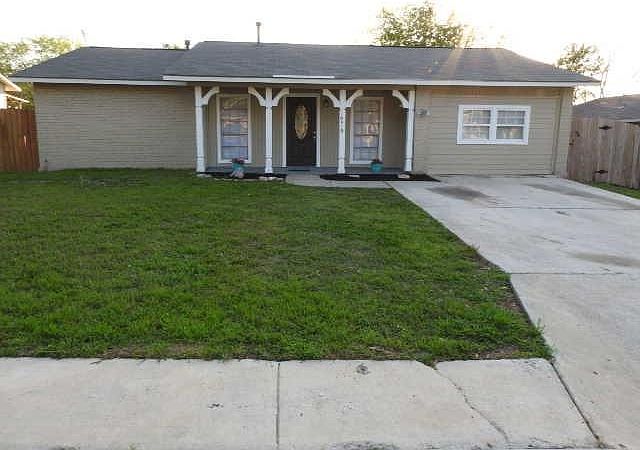 2nd image of 16419 Spruce Cove St