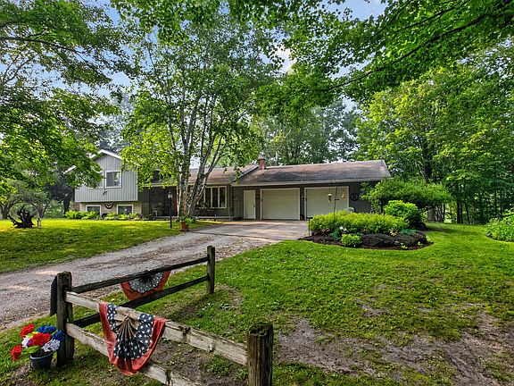 2nd image of 20210 Maple Dr