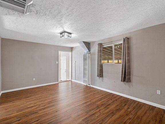 4th image of 2421 Edna Ave NW