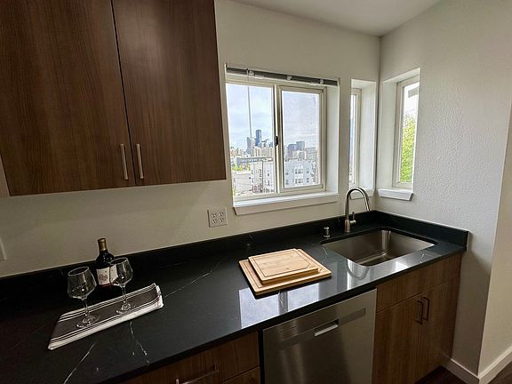 4th image of 1712 Boylston Ave APT 402