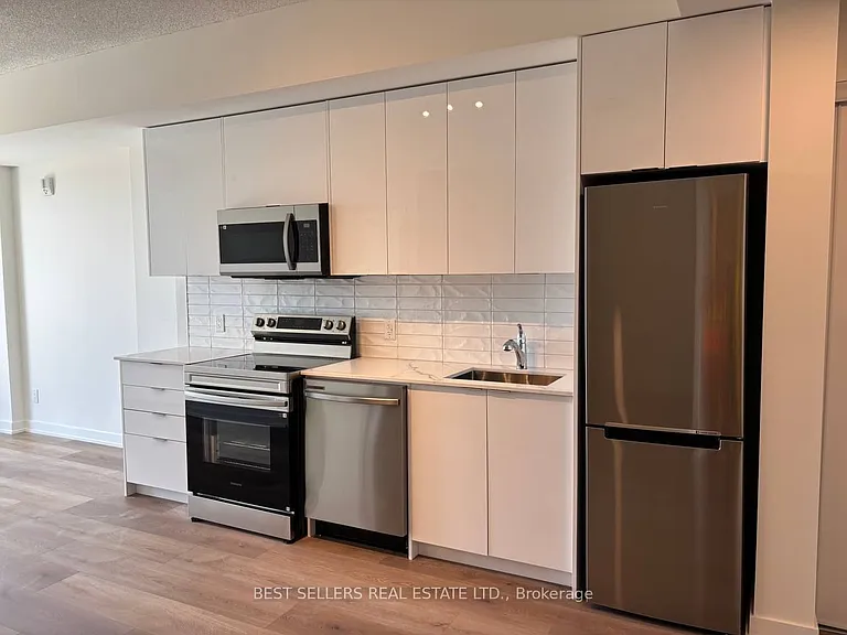 33 Erie Ave #812 — Photo 14