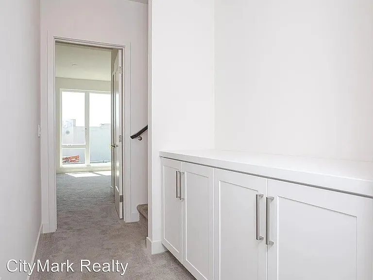 2059 5th Ave — Photo 7