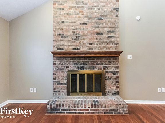 3rd image of 8565 Scarsdale Dr E