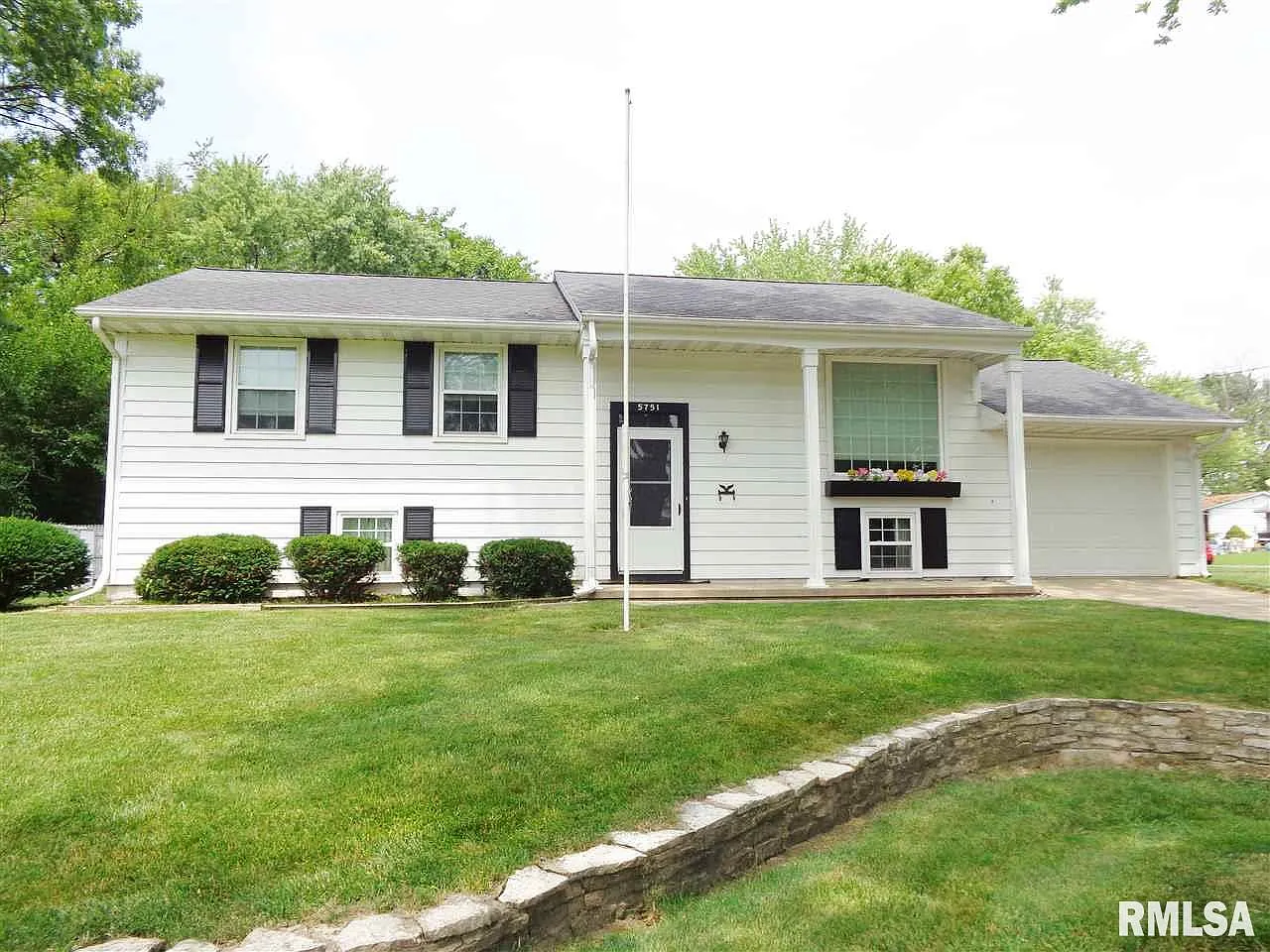 5751 N Hamilton Rd photo 1
