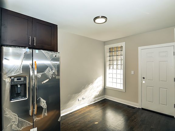 4th image of 4447 N Rockwell St #2