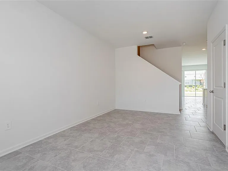 3227 Laurent Loop — Photo 3