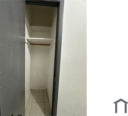 3rd image of 4257 Carpenter Ave #2