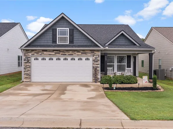 669 Spartan Commodor Ln, Inman, SC 29349