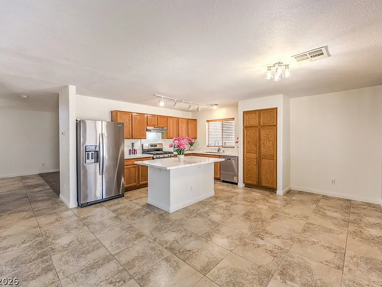5016 Dancing Lights Ave — Photo 9