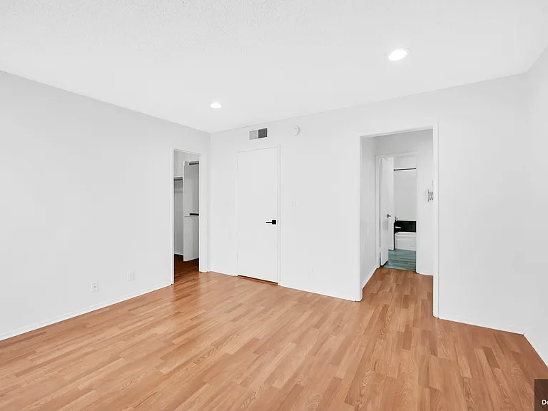 15215 Magnolia Blvd #130 — Photo 19