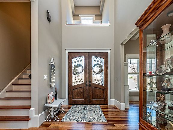 Beautiful 2 story entry!