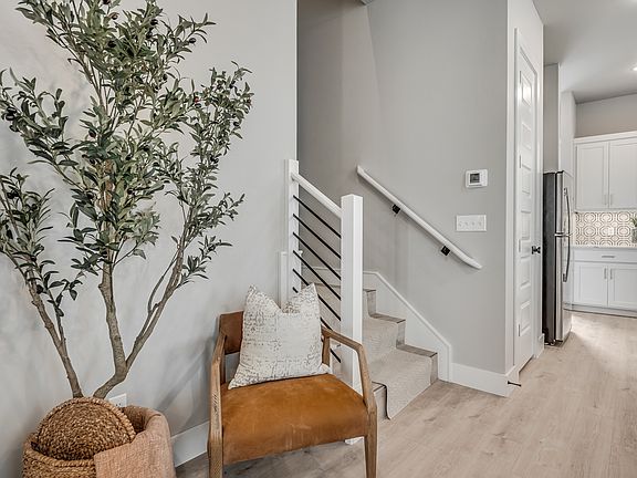 5th image of 2606 Crescent Ave