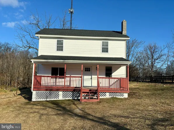 8 Kerns Ln, Berkeley Springs, WV 25411