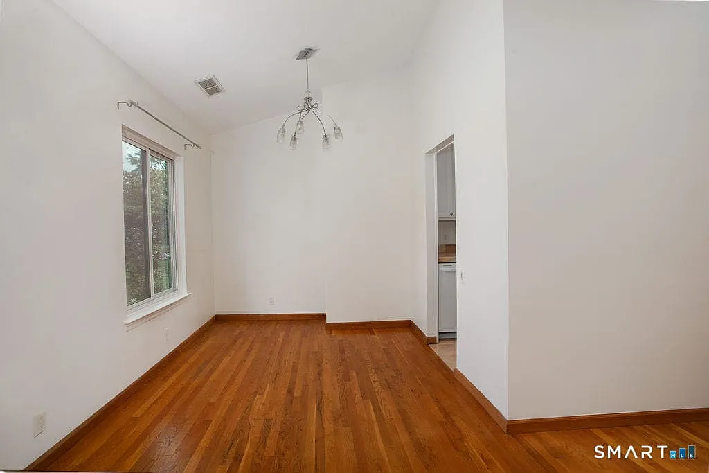 2 bed, 1.0 bath, 1148 sqft, $2,700 — Photo 3