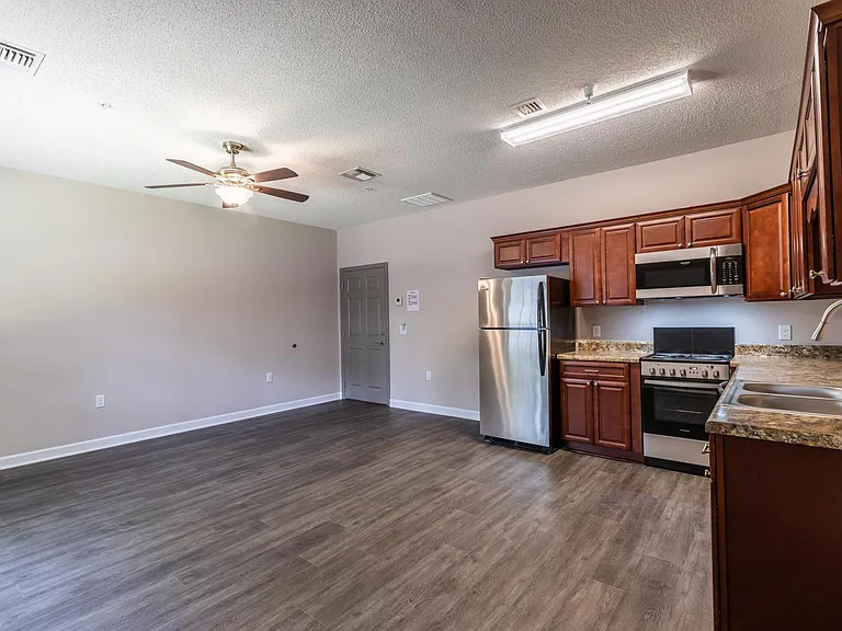 202 Darsey Rd — Photo 2