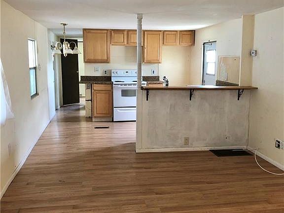 2nd image of 344 NE Tropicalia Ln